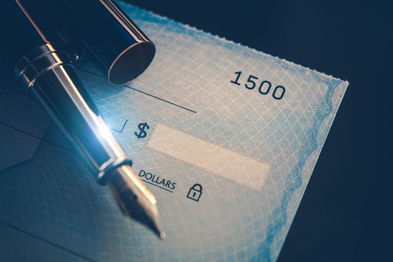 iwwerpréift Finanze mat Pen