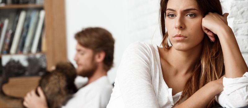 7 Stadien vun emotionalen Affären a wéi een sech dovunner erholen