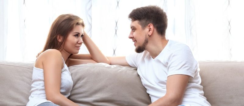 Dele a su cónyuge algo de tiempo para prepararse y pensar en cualquier cosa que le gustaría discutir.