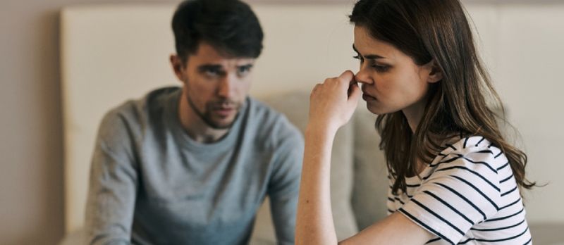 Mann a Fra Schlofzëmmer Konflikt Depressioun Enttäuschung