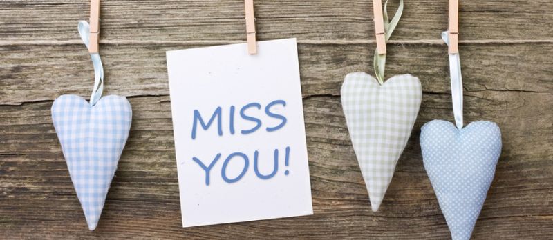 Corações, rodadas fechadas e cartão com letras Miss You/Miss You/hearts