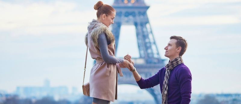 Bărbat și femeie împușcați în fața Turnului Eiffel